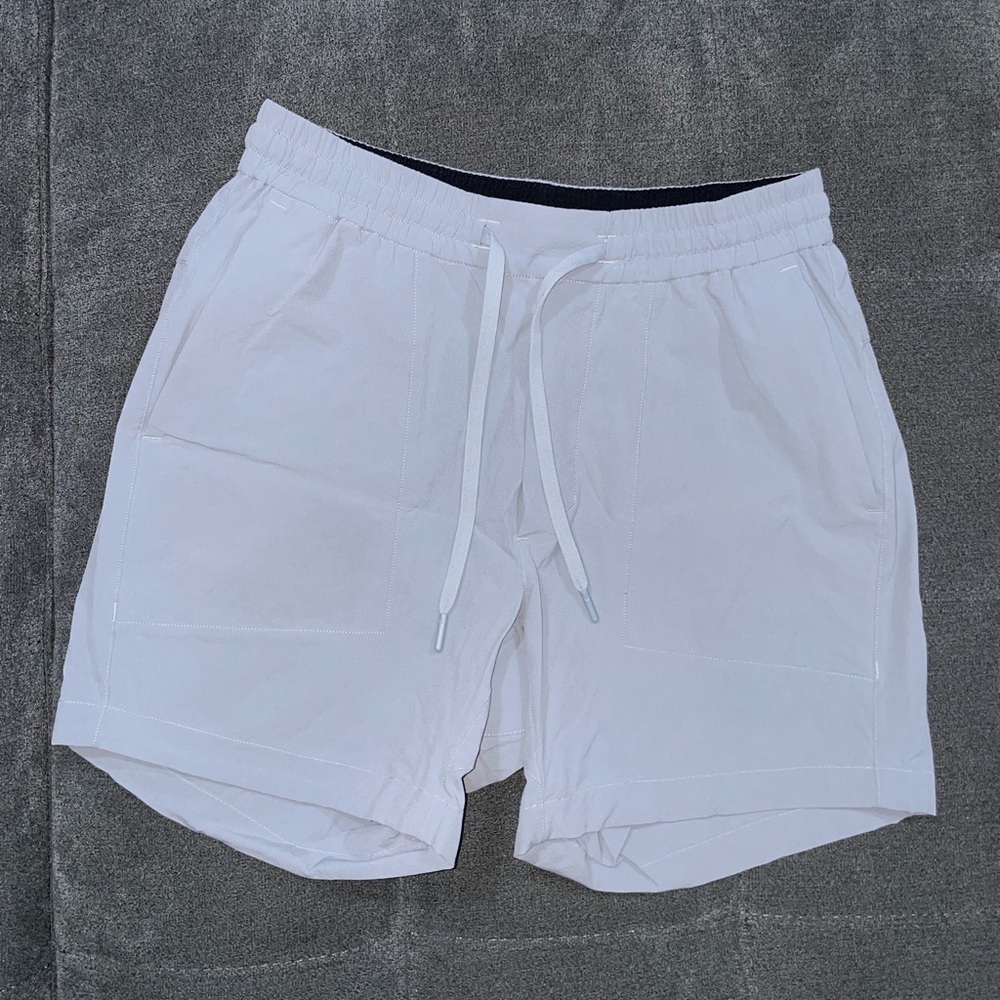 Lululemon Bowline Shorts 5” Small
